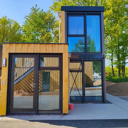Modern Ausgebauter Ueberseecontainer Als Tiny House Wertheim Exterior photo